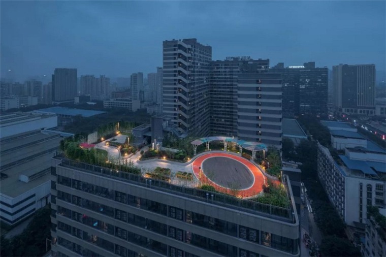 海绵城市的发展趋势及应用-龙湖颐年公寓屋顶花园,重庆 城镇更新 (1)